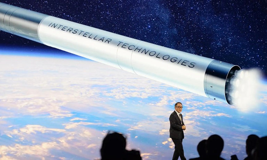 An artist's rendering of an Interstellar Technologies rocket ascending into space with flames trailing behind.